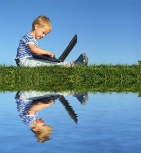 children_with_a_laptop