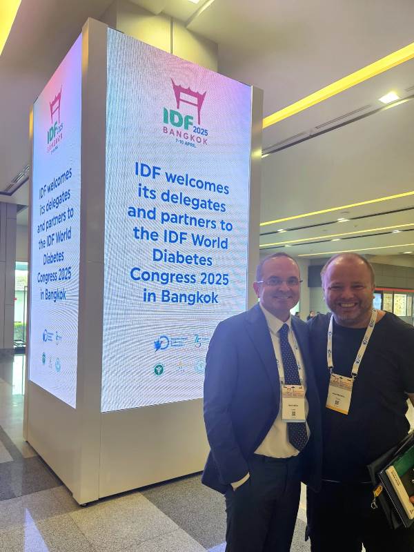 Dario Rahelić i Davor Skeledžija na svjetskoj IDF konferenciji u Bangkok 2025.