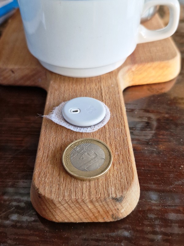 Usporedba Syai Tag senzora i kovanice od 1€