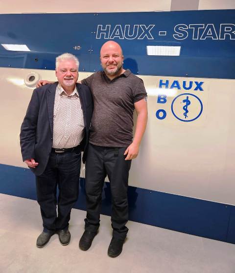 Lijevo: Prof. dr. sc. Marko Banić, Predsjednik stručnog društva za hiperbaričnu medicinu