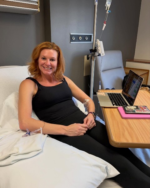 Katie Beth je tip 1 i prije oko mjesec dana je u Chicagu odradila transplataciju matičnih stanica. Danas više ne treba inzulin, ali je na spomenutom eksperimentalnom imunosupresivu.